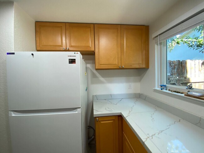 Building Photo - 4th of July MOVE IN SPECIAL! $500.00 off your first month's rent if you move in by July 4th!