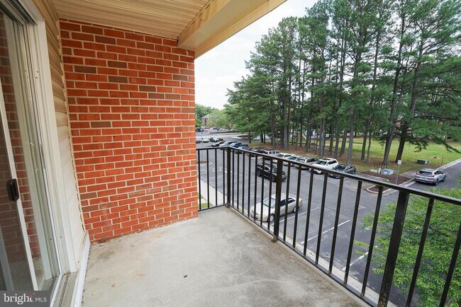 Building Photo - 802 College Ln