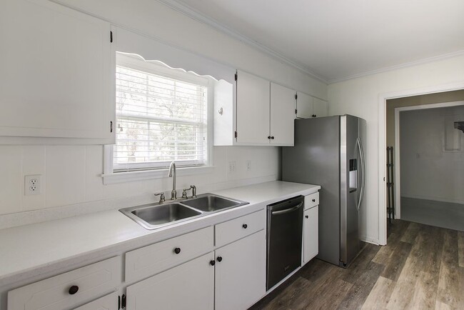 Building Photo - 213 Cherokee Trail