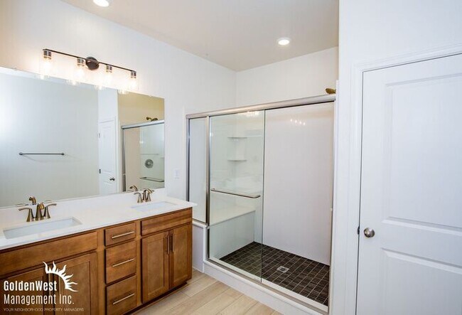 Building Photo - Newly built 3Bdm 2.5Ba Townhome in Summerlin!
