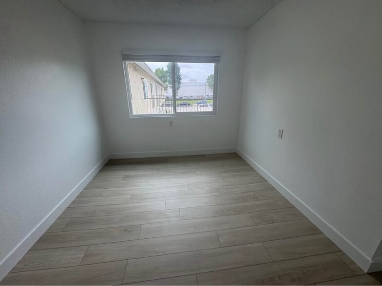 Building Photo - 5776 Rostrata Ave