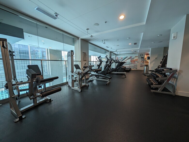 Building Photo - 301 Demonbreun St