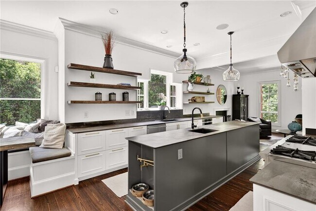 Building Photo - 3669 Cochise Dr SE