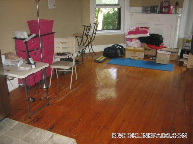 Building Photo - 1069 Beacon St