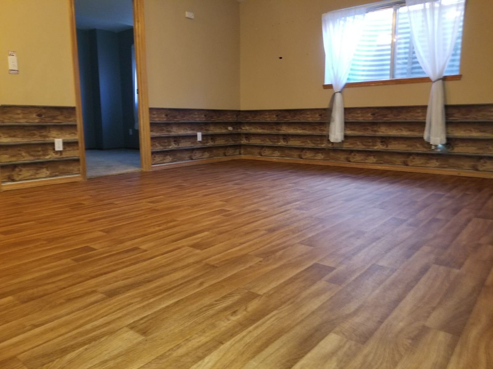 Building Photo - 1376 Coolcrest Dr