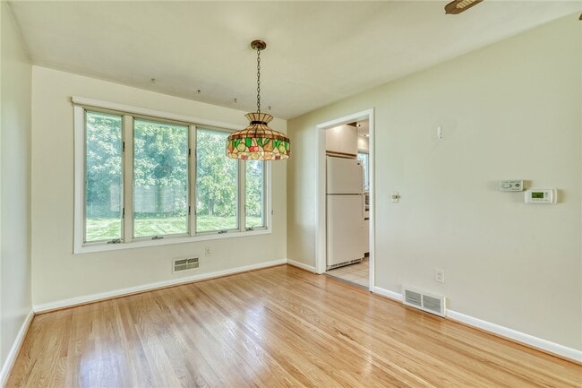 Building Photo - 241 Willowcrest Dr