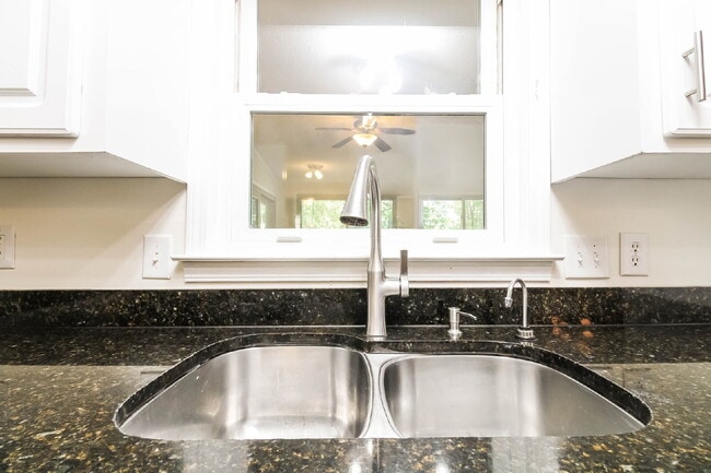 Building Photo - Charming 3-Bed, 2-Bath Home in Columbia’s Serene Highgate Neighborhood!