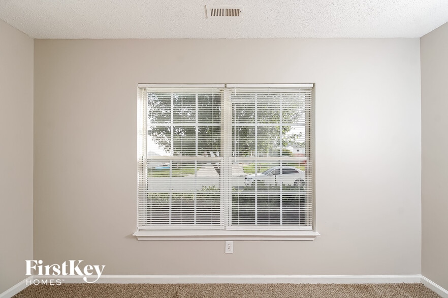 Building Photo - 227 Julian Pond Ln