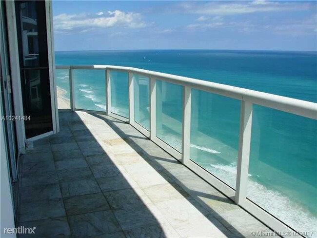 Building Photo - 3 br, 2.5 bath Condo - 6365 Collins Ave Gr...