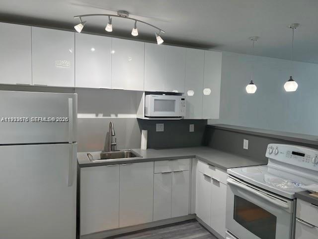 Building Photo - 1600 NE 114th St