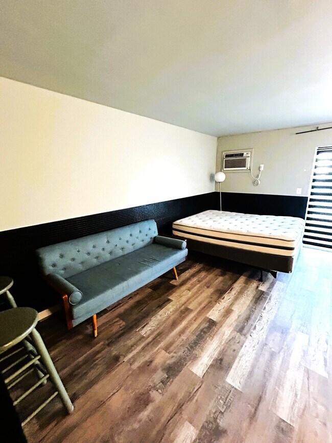 Building Photo - 1441 Lincoln Rd