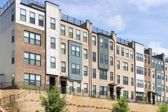 Building Photo - One-Room in shared condo