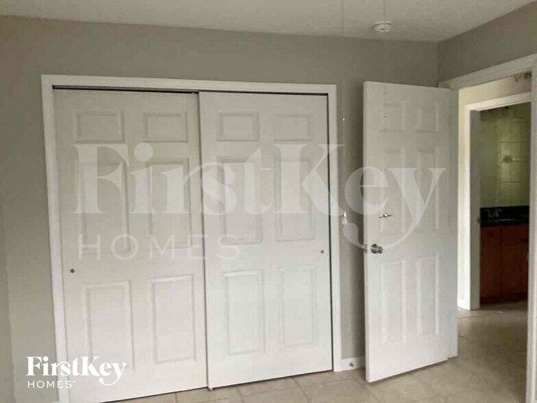 Building Photo - 524 SW 25th Ln