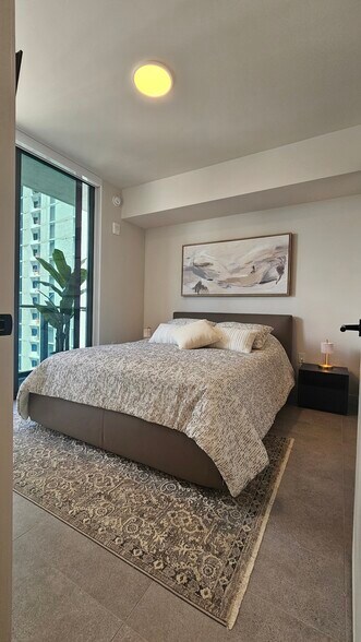 Building Photo - 121 NE 5th St