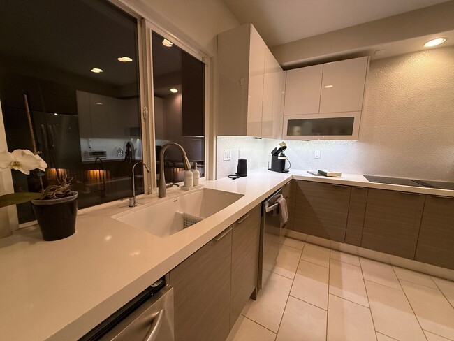 Building Photo - Gorgeous Orange Oasis Home-Available Now!