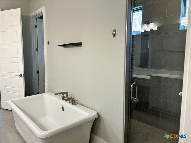 Building Photo - 6426 Clayton Ct