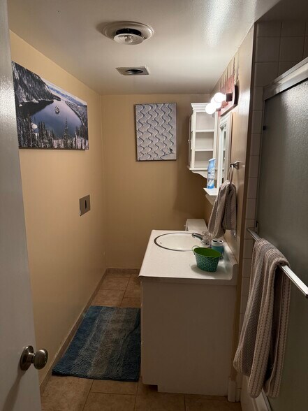 second bathroom, shower, tub - 1148 Herbert Ave