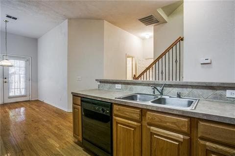 Building Photo - 7907 Rosebriar Ln