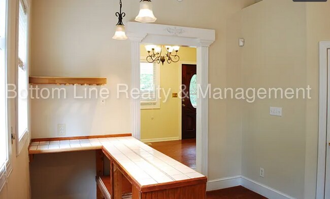 Building Photo - 2 bedroom apartment for rent in a great location