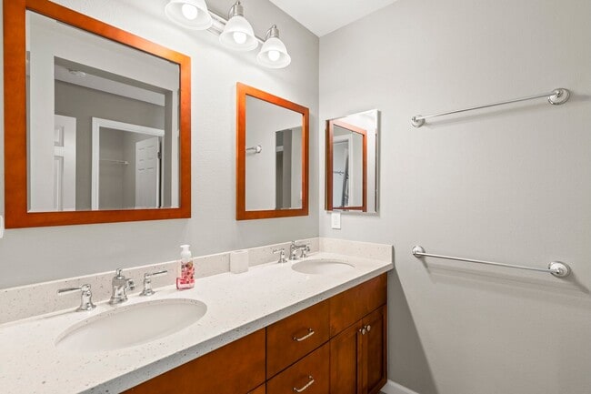 Building Photo - Kahoma Village: Fully furnished 4-bedroom, 2.5-bath home