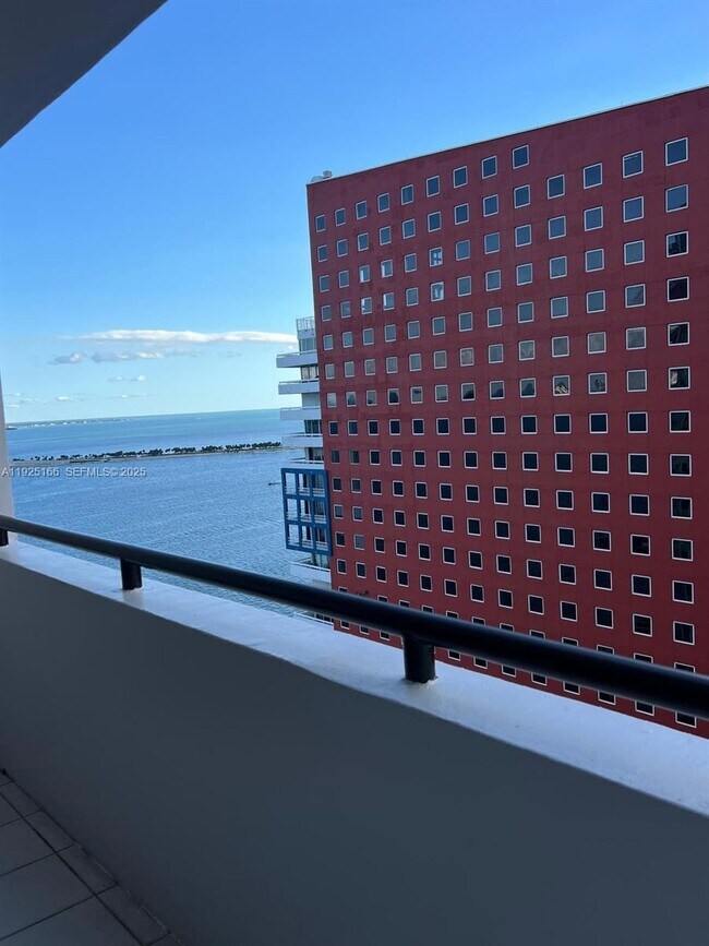 Building Photo - 1581 Brickell Ave