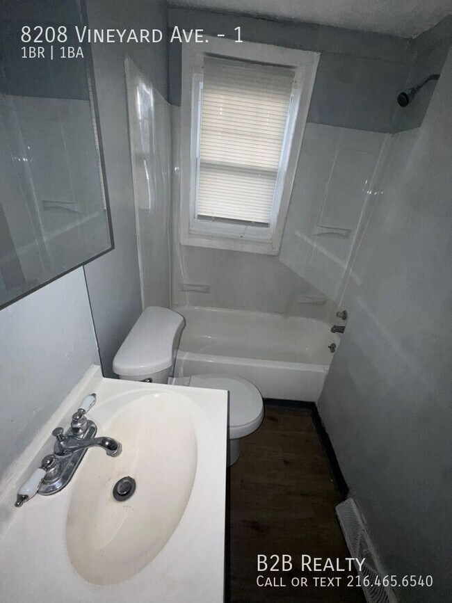 Building Photo - 8208 Vineyard Ave