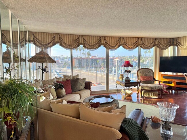 Building Photo - Waterfront Living in Naples - Furnished 2BD/2BA with Bay Views