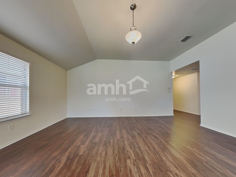 Building Photo - 9421 Pastime Ct