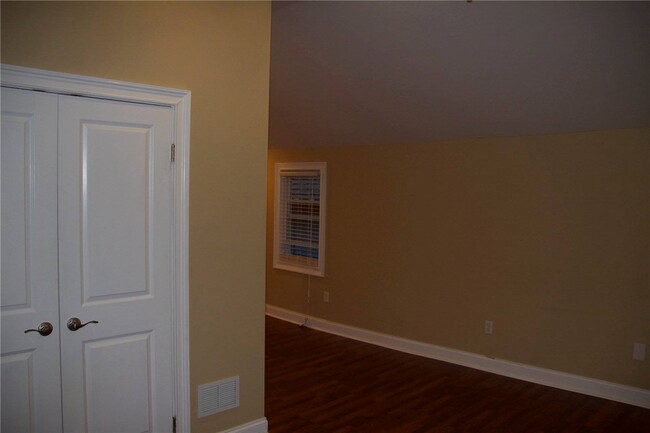 Building Photo - 114 Averill Ave