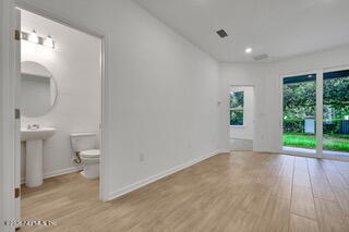 Building Photo - 5 FL-5