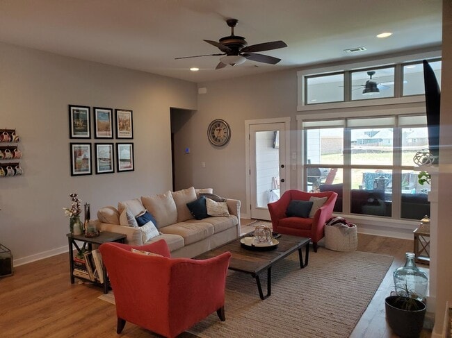 Building Photo - Beautiful 4-bedroom, 2.5- bath home with b...