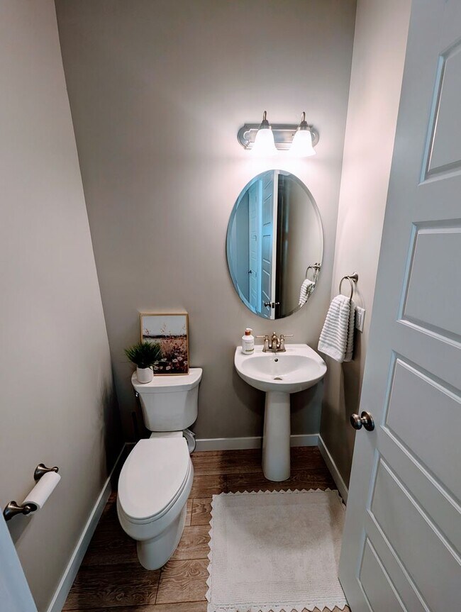 Building Photo - Lovely, spacious, newly built Lehi House!!
