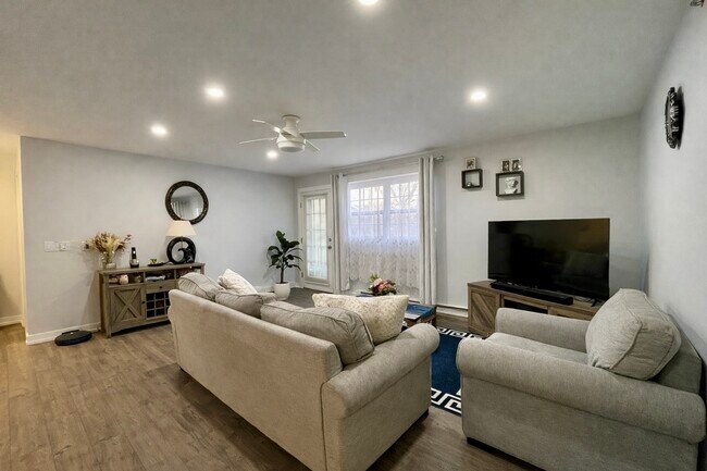 Building Photo - 300 Cunat Blvd