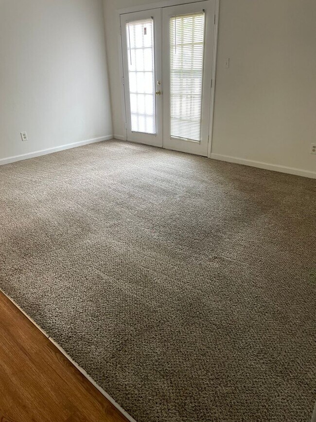Building Photo - Modern 2-Bed, 1-Bath Oasis with Central Ai...