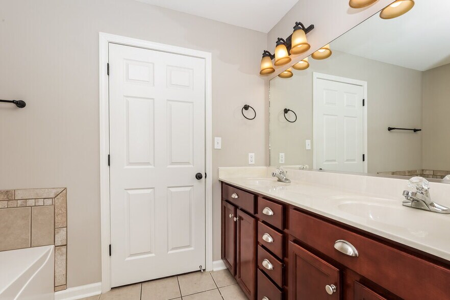 Building Photo - 2010 Slayton Dr