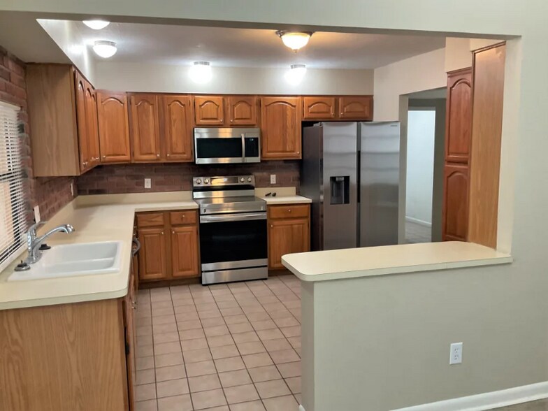 Building Photo - 200 SE 19th Terrace