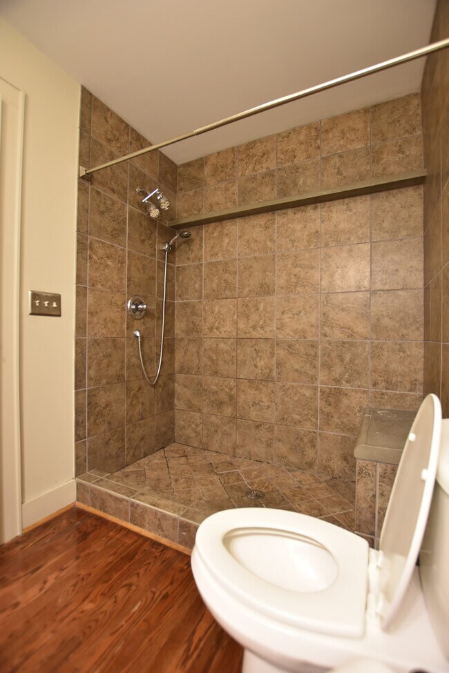 Building Photo - Stunning  2 Bedroom Loft @ Piedmont Leaf Lofts in Innovation Quarter!