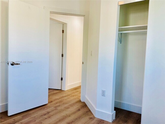 Building Photo - 1560 NW 1st Ct