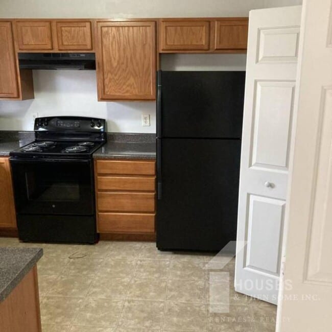 Building Photo - 18 Whitethorn Ln