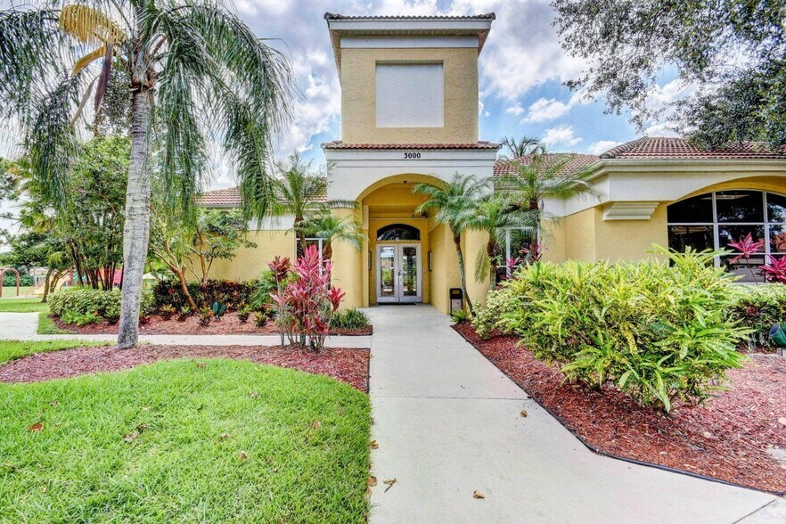 Building Photo - 6143 Seminole Gardens Cir