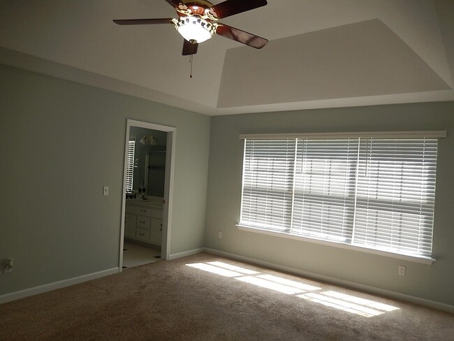 Building Photo - 1858 Vineland Ln