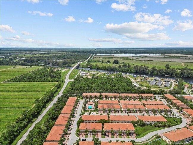 Building Photo - 9512 SW Merlin Ct