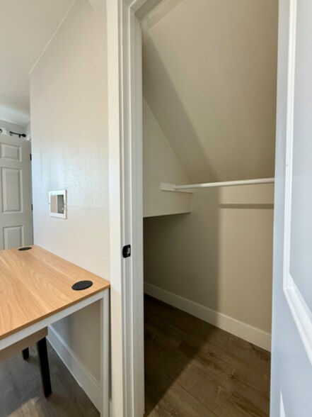 Building Photo - 9989 Dodge Dr