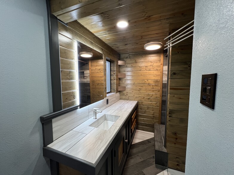 Building Photo - 20647 NW Lapine Way