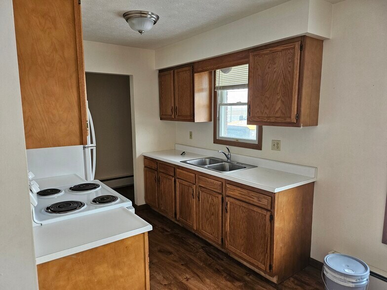 Building Photo - 683 N 5th St