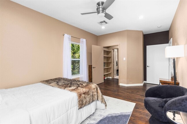 Building Photo - 5324 Avenue R