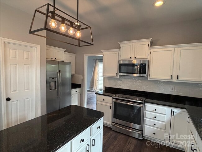 Building Photo - 8605 Tamarron Dr
