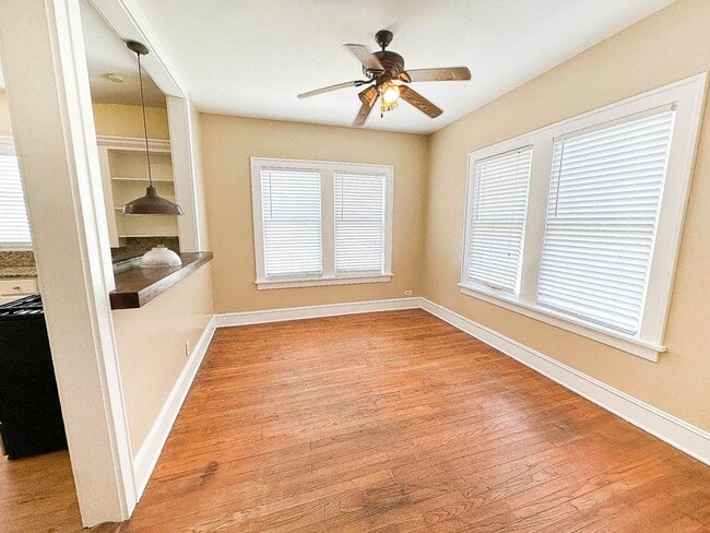 Building Photo - Large 4 bedroom in Highland!