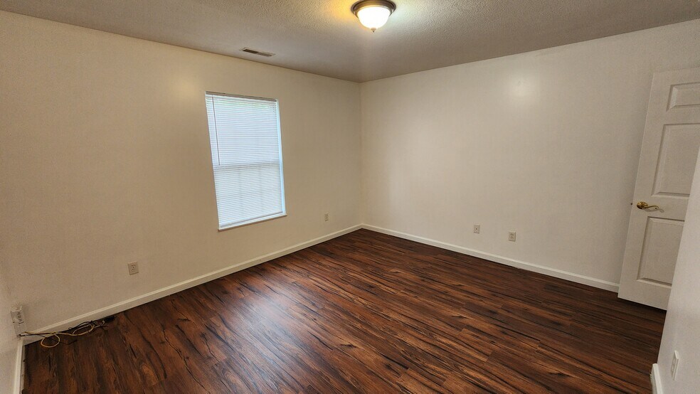 Building Photo - 1521 Mayberry Ln