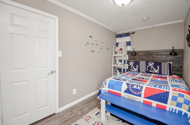 Building Photo - 6102 Seawall Blvd